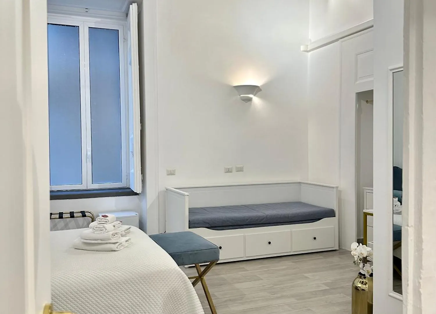 Maison Marinella Napoli 0*,  Italia